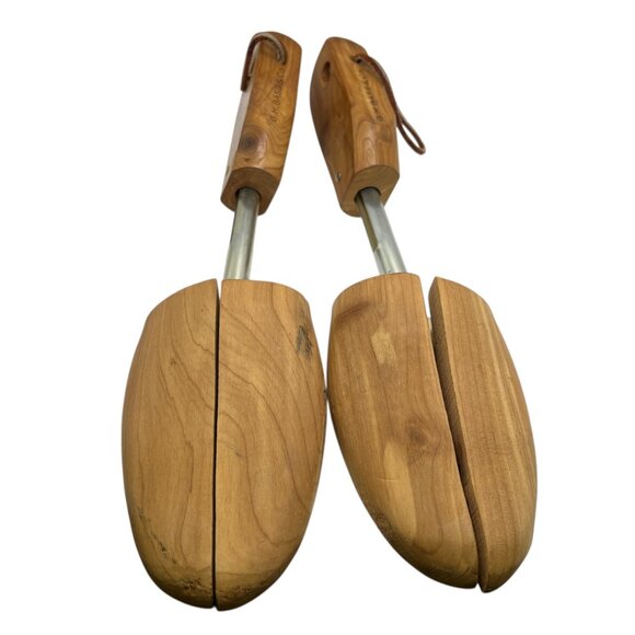 Vintage Pair GH Bass & Co Wooden Cedar Shoe Tree Shapers,‎ Stretchers Size M - Picture 1 of 5